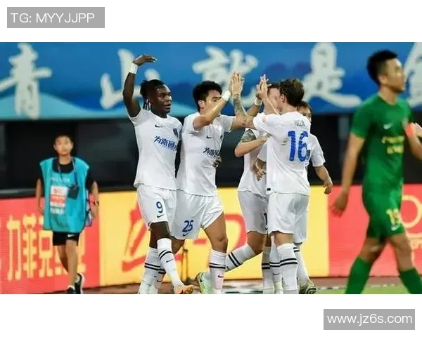 成都足球队以52分领跑大师赛积分榜展现强劲实力